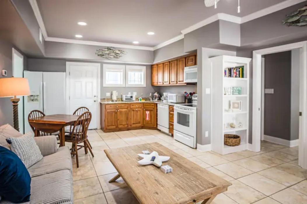 7 Bedroom Home Steps To The Beach With 4 Patios And Pool! Sleeps 20 Port Aransas Exterior foto